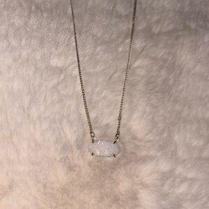 Chic Silver Necklace with White Gemstone